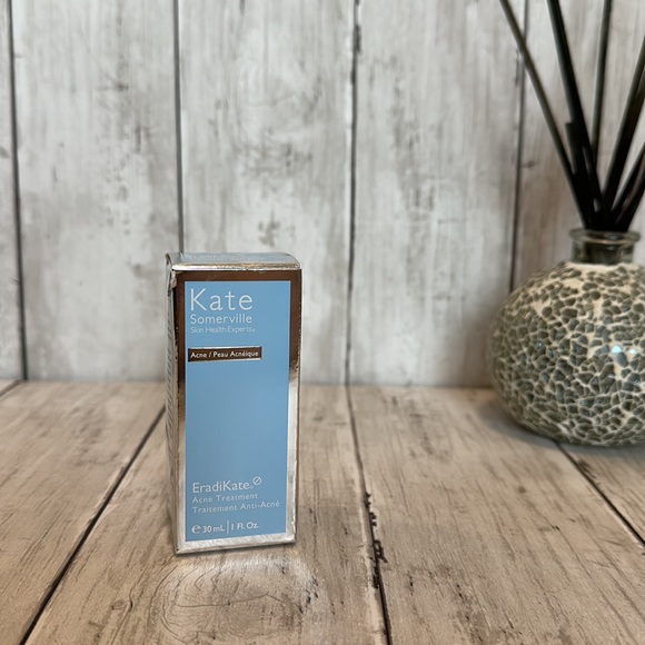 NIB MAKEUP BUNDLE - Picture 4 of 7